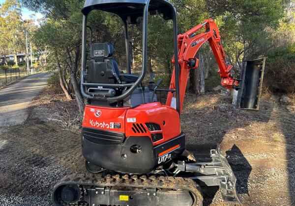 Mini excavator for hire in Kingston and surrounds, Tasmania