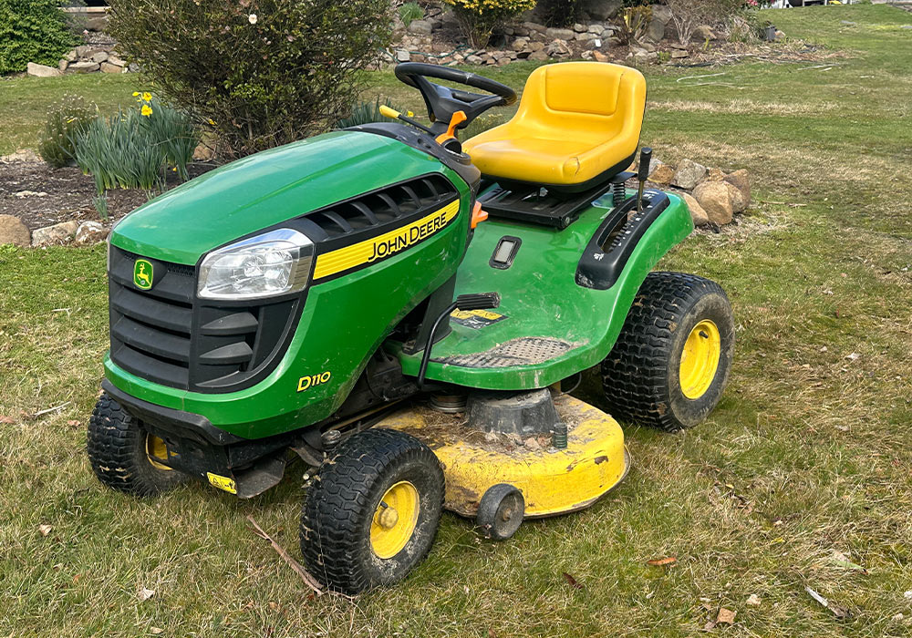 Ride on mower for hire in Kingston and surrounds, Tasmania